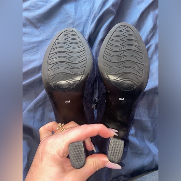 Women’s Size 6 Velvet Boot Heels - Picture 5 of 5